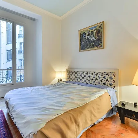 Charming Near Eiffel Tower Apartment *
