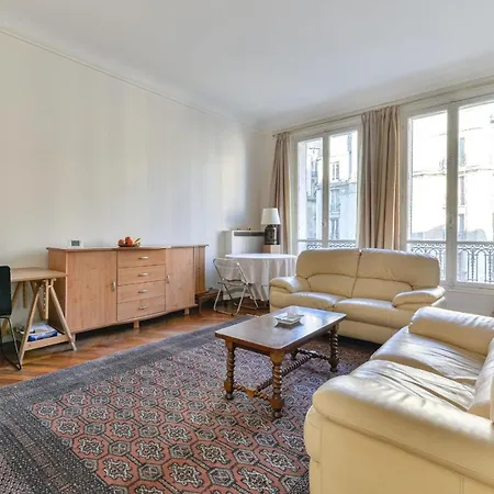 Charming Near Eiffel Tower Appartement